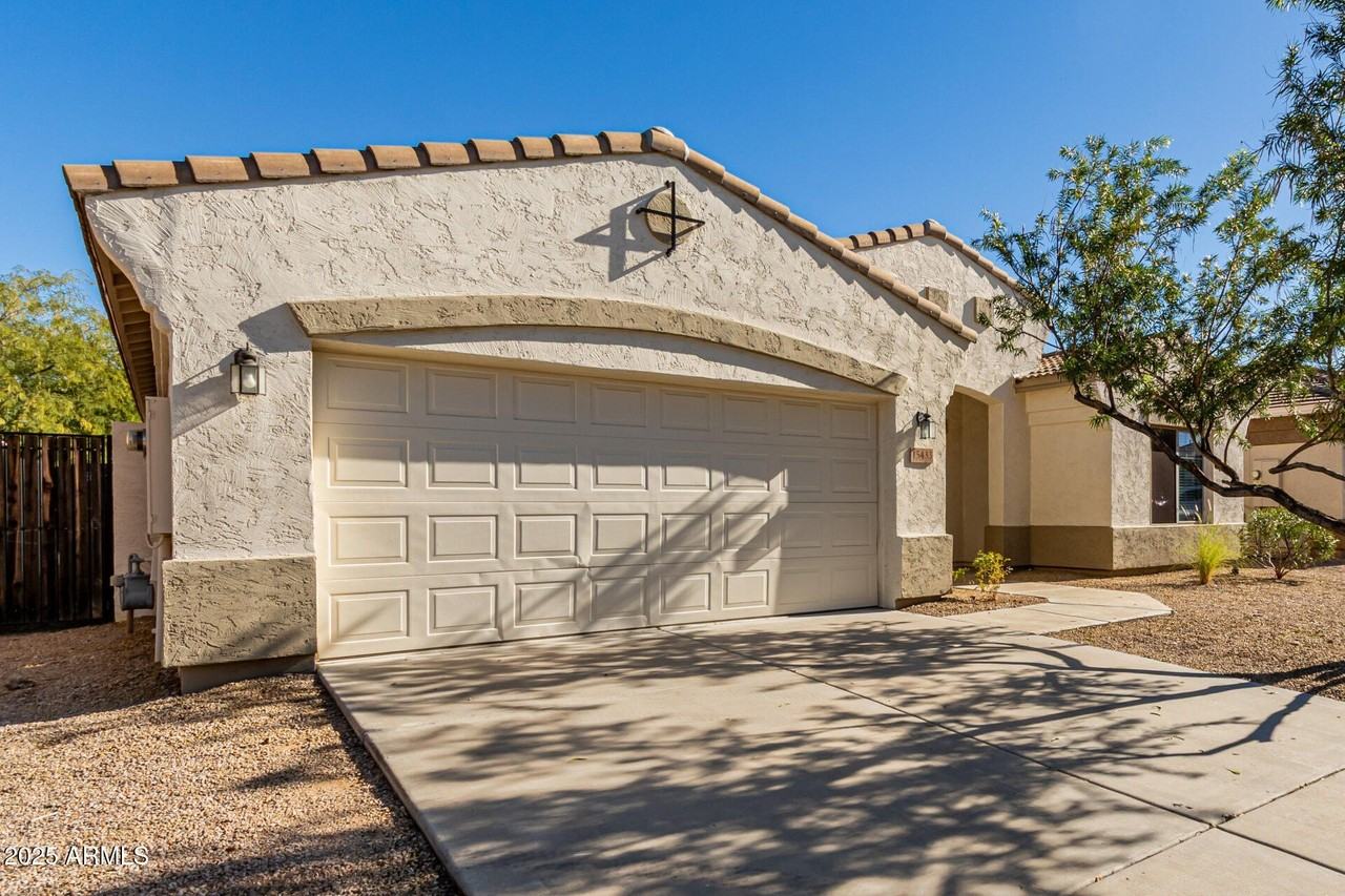 15433 N 172nd Ln - Photo 5 of 32