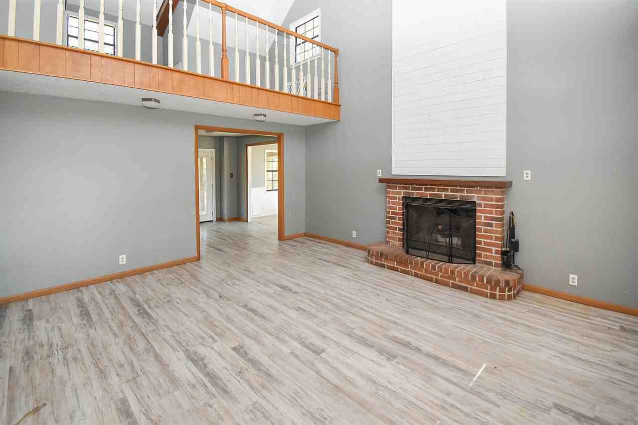 675 Evangeline Dr - Photo 3 of 19