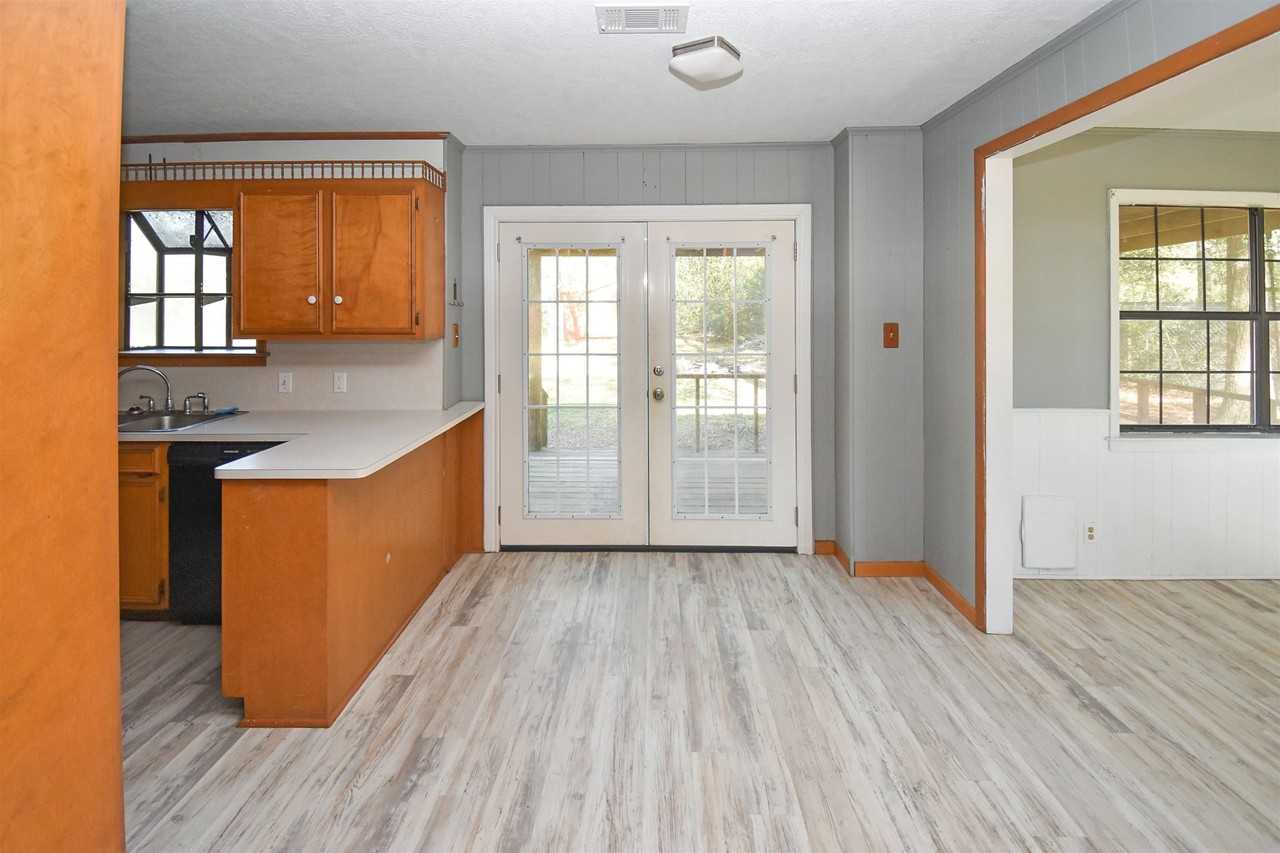 675 Evangeline Dr - Photo 5 of 19