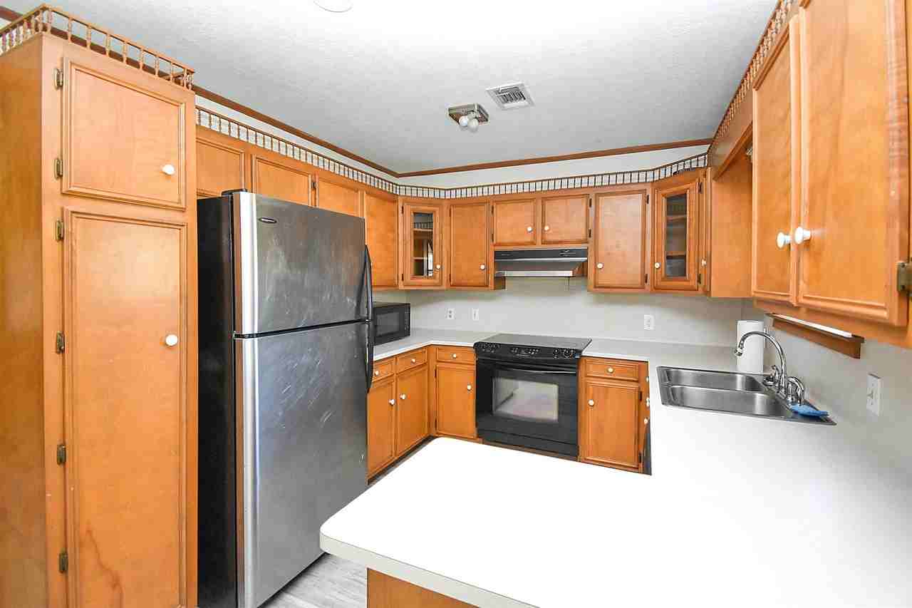 675 Evangeline Dr - Photo 7 of 19