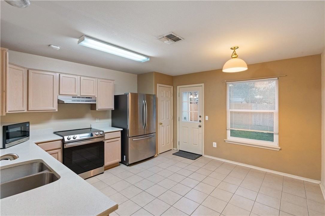 3105 Halifax Dr - Photo 3 of 12