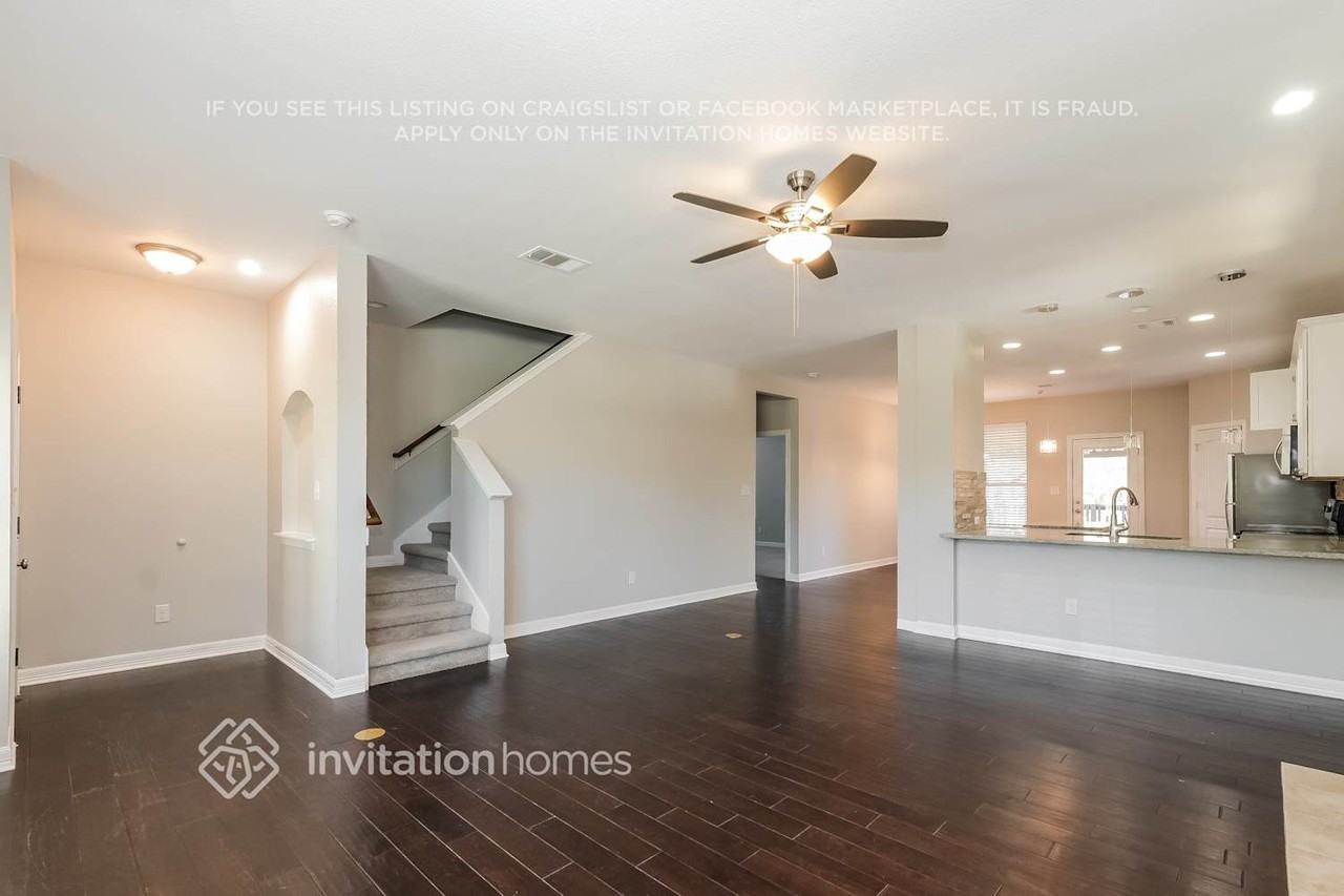 10204 Thomas Lane - Photo 5 of 16