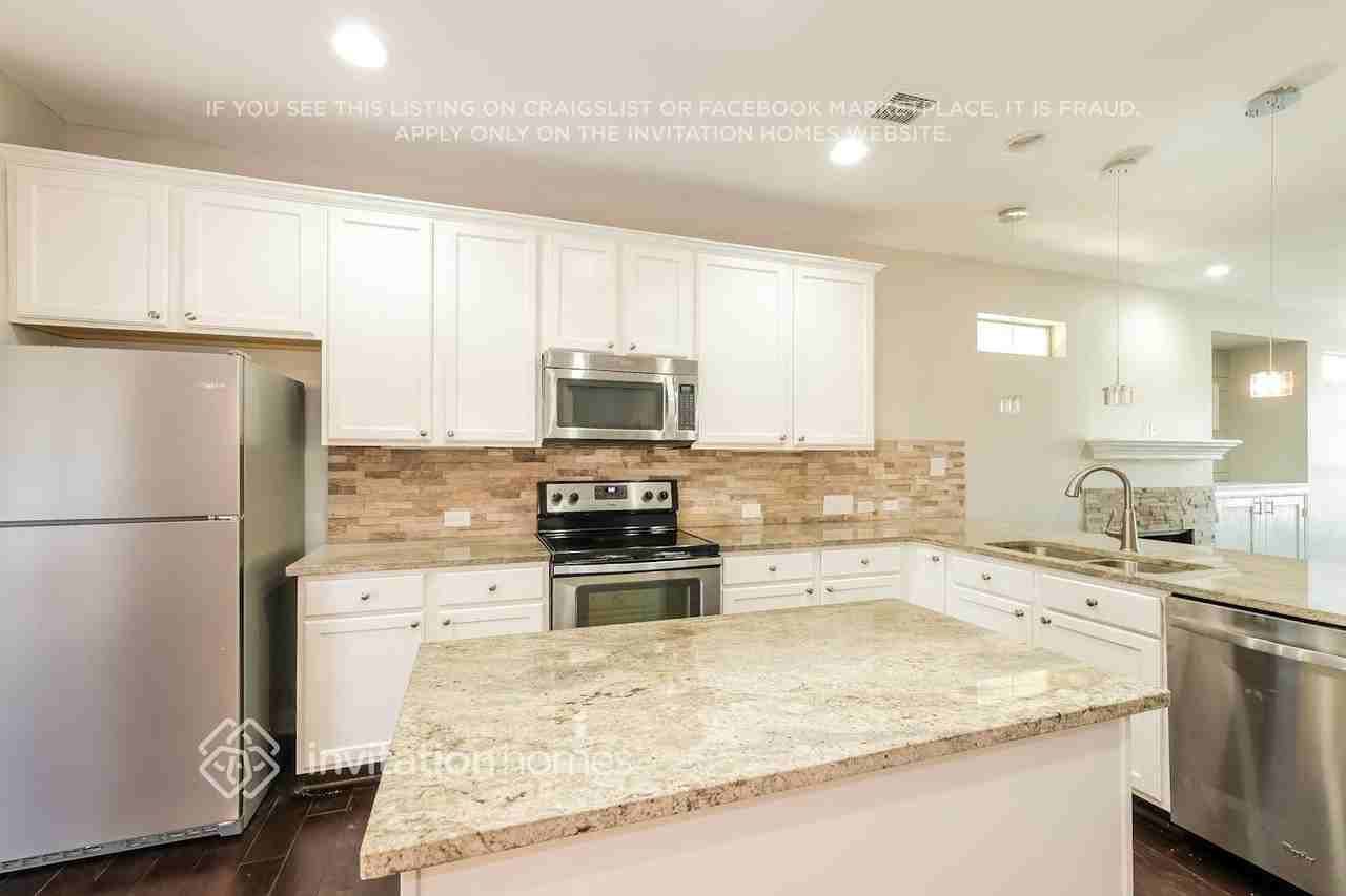 10204 Thomas Lane - Photo 7 of 16