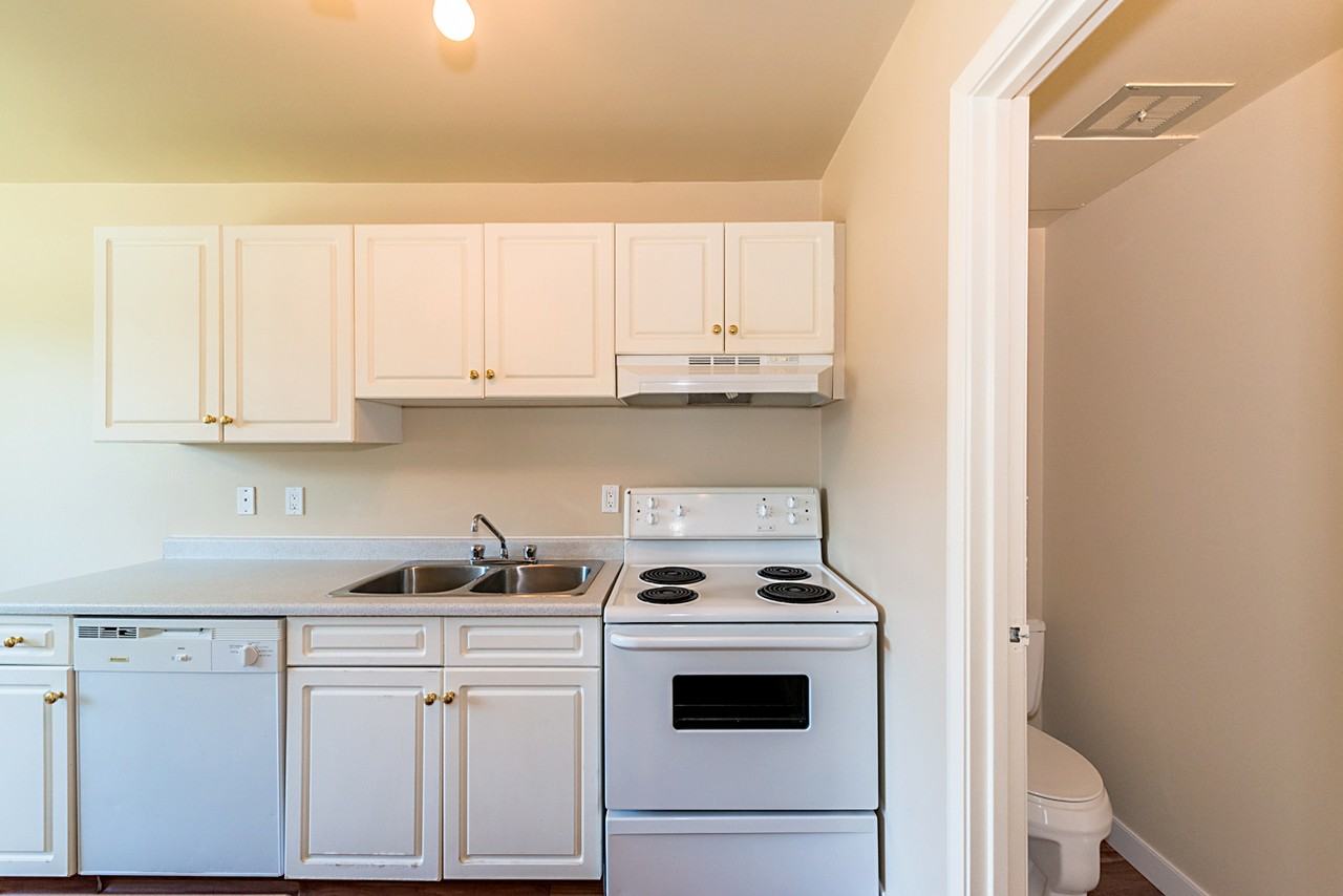 17738 81 Avenue NW - Photo 4 of 15