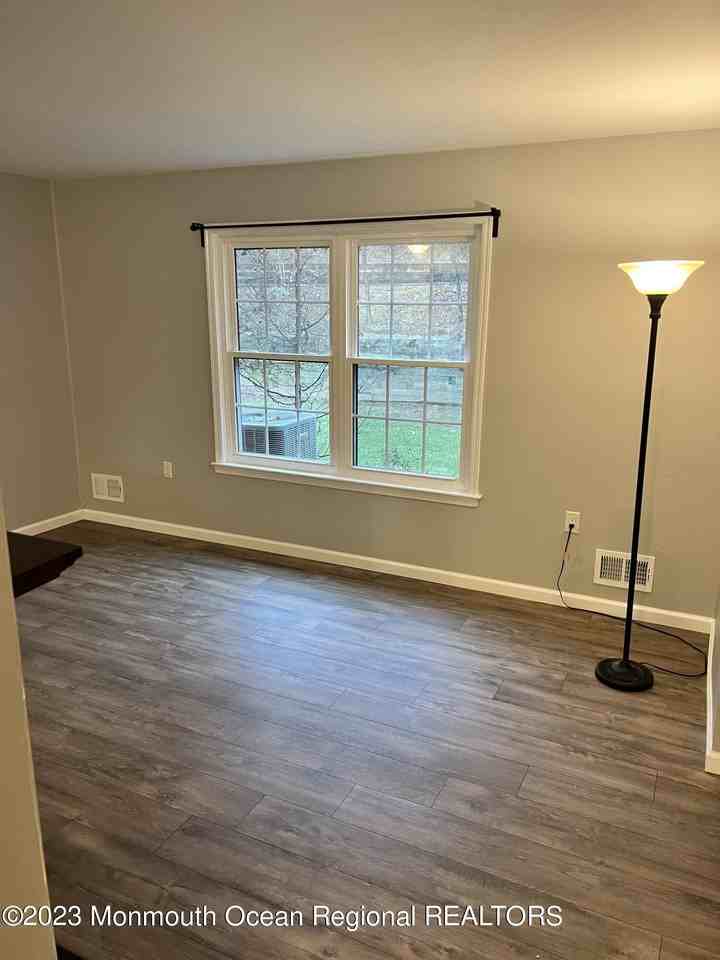 604 Wellington Pl - Photo 6 of 17