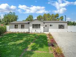 featured image of 731 Calle Nogal