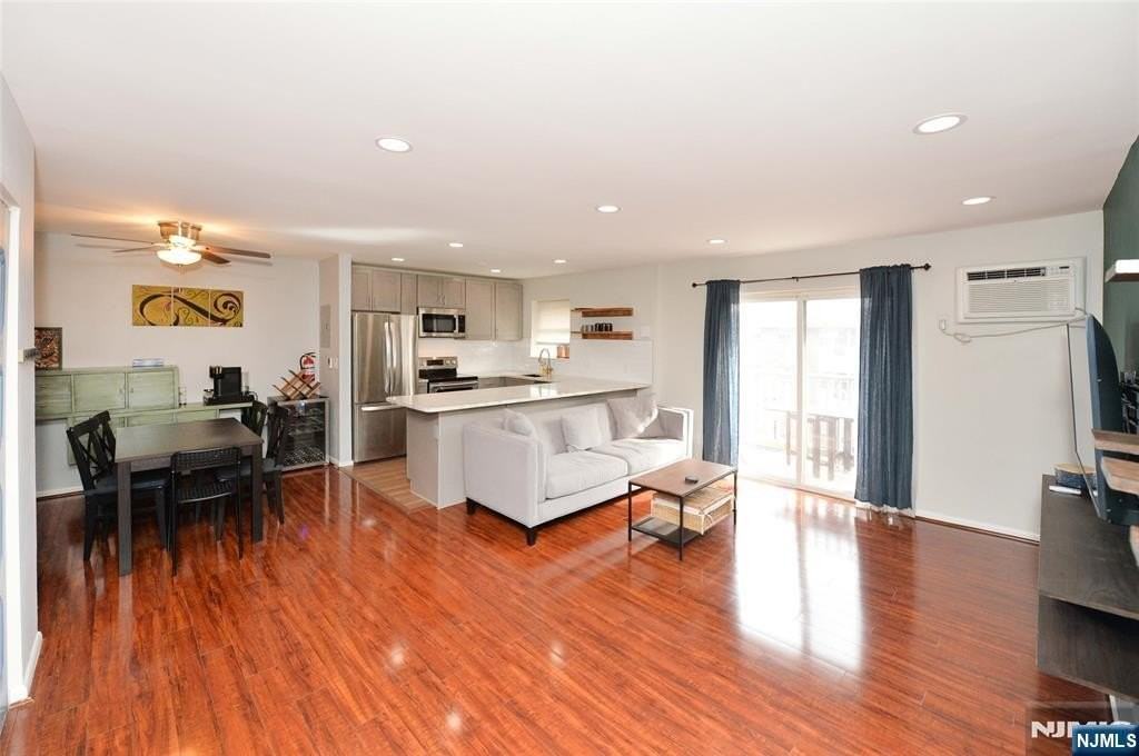 199 Bergen Tpke Apt 3j - Photo 3 of 21