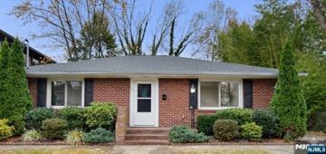 featured image of 60 Poplar Ave