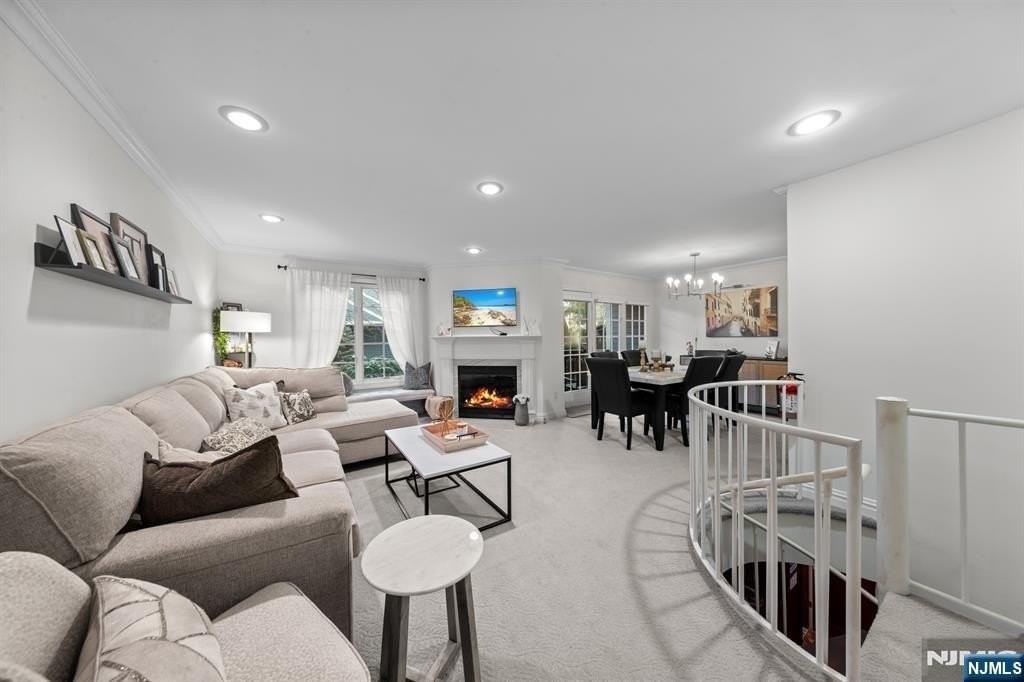 208 Cambridge Dr - Photo 3 of 36