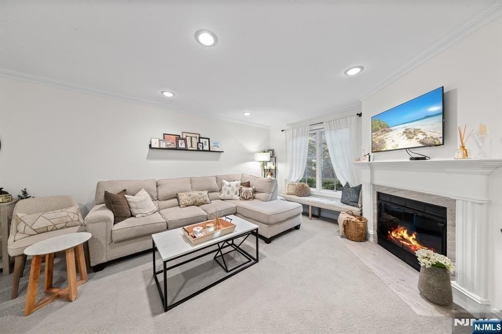 208 Cambridge Dr - Photo 4 of 36