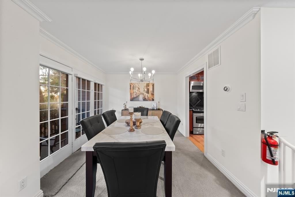 208 Cambridge Dr - Photo 7 of 36