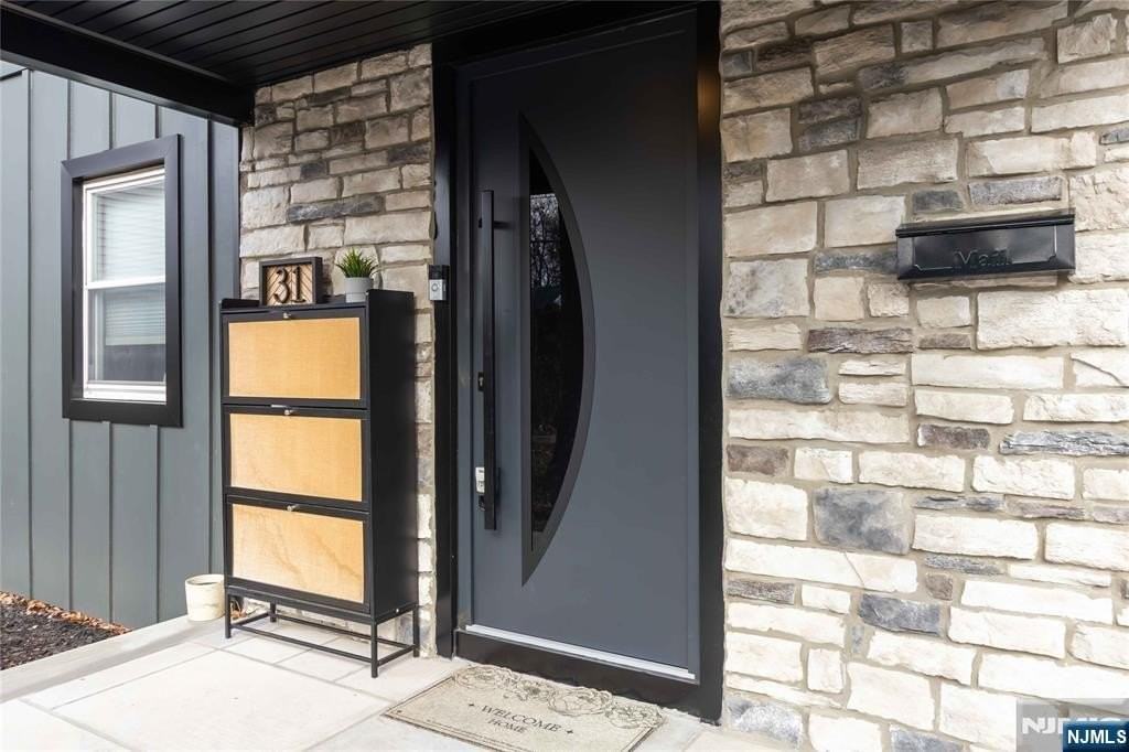 31 Sherman Ave - Photo 3 of 26