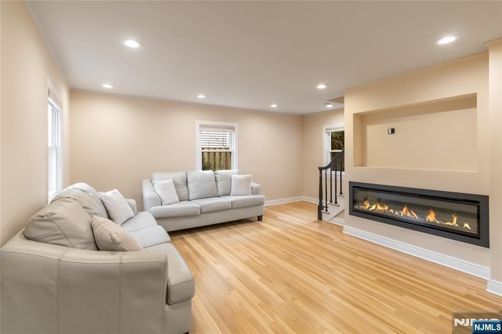 31 Sherman Ave - Photo 4 of 26