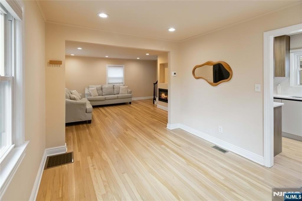 31 Sherman Ave - Photo 5 of 26