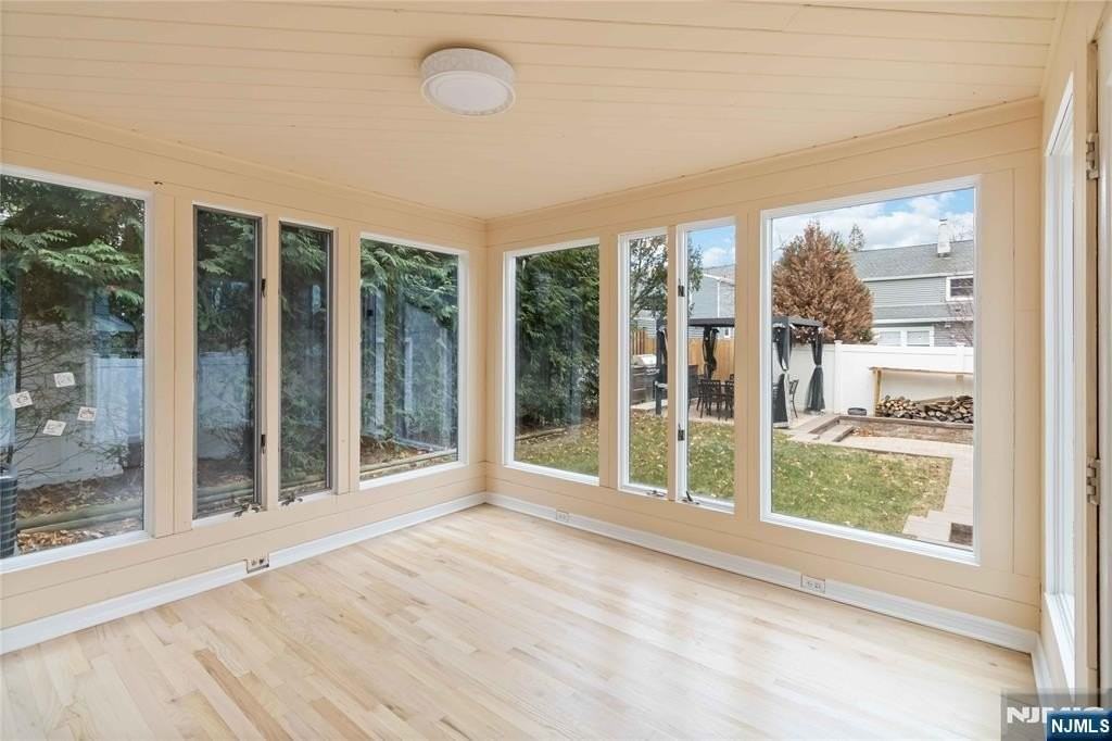 31 Sherman Ave - Photo 7 of 26