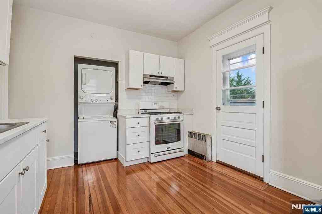 1154 Anderson Ave - Photo 4 of 23