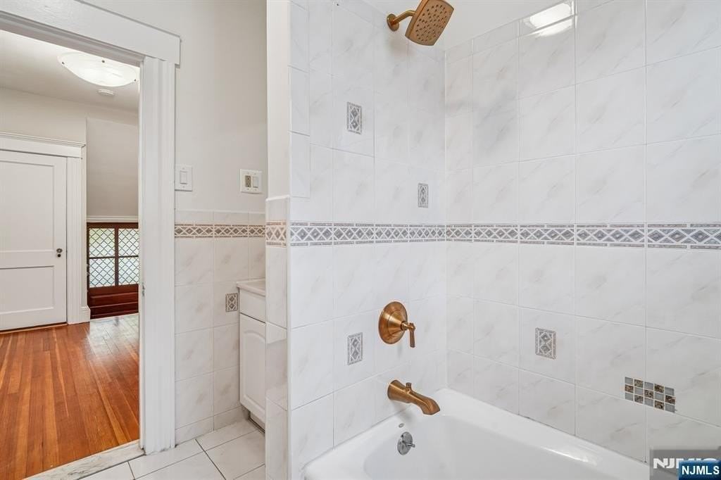 1154 Anderson Ave - Photo 6 of 23