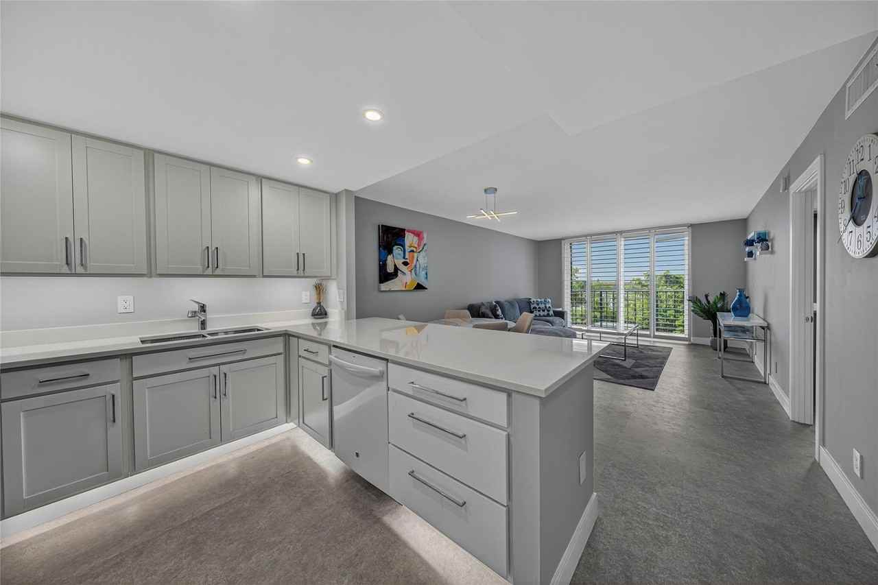 1800 North Andrews Avenue - Photo 5 of 9