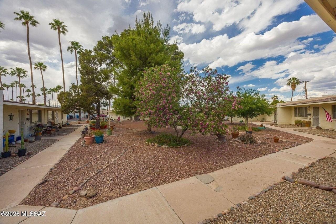 390 North Silverbell Road - Photo 3 of 19