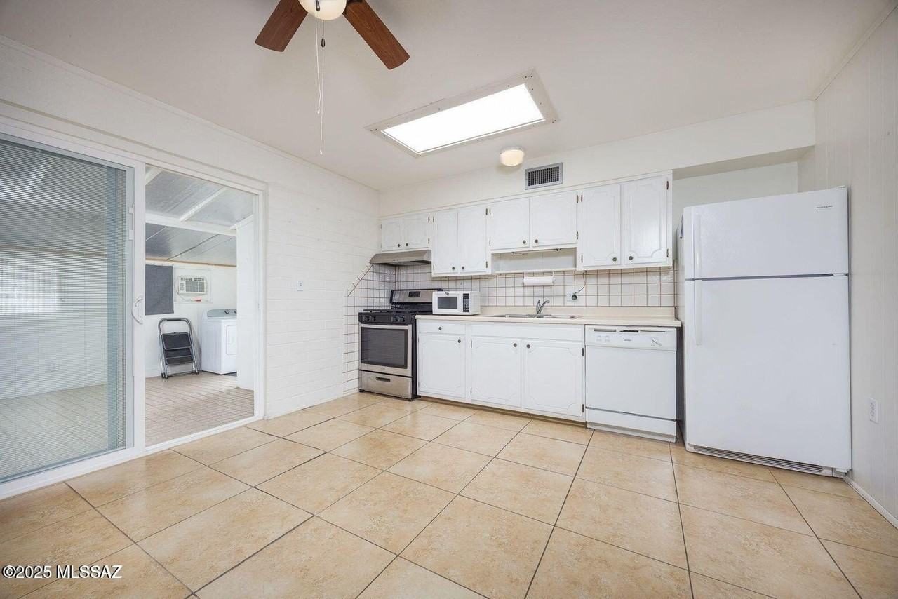 390 North Silverbell Road - Photo 5 of 19