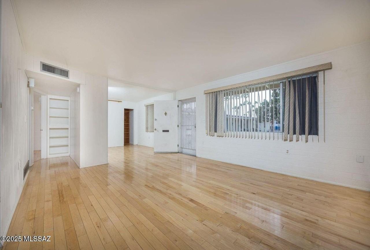 390 North Silverbell Road - Photo 7 of 19