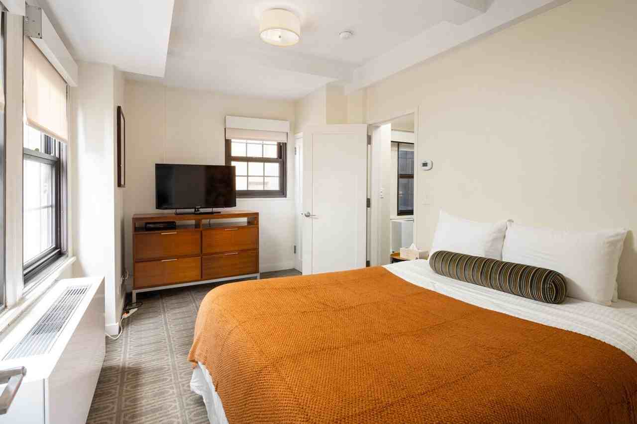 413 E 50th St #1058802P - Photo 3 of 15