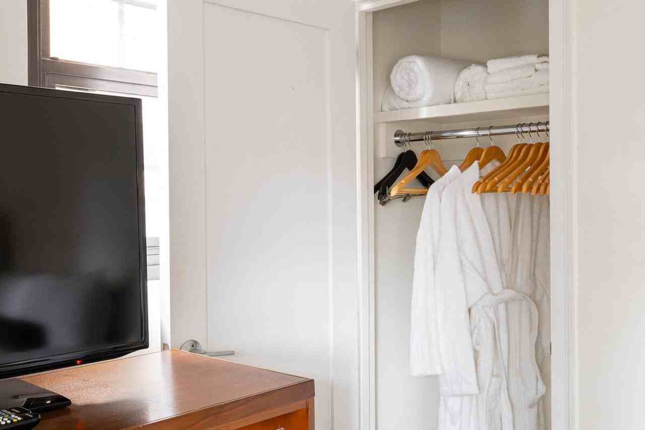 413 E 50th St #1058802P - Photo 6 of 15