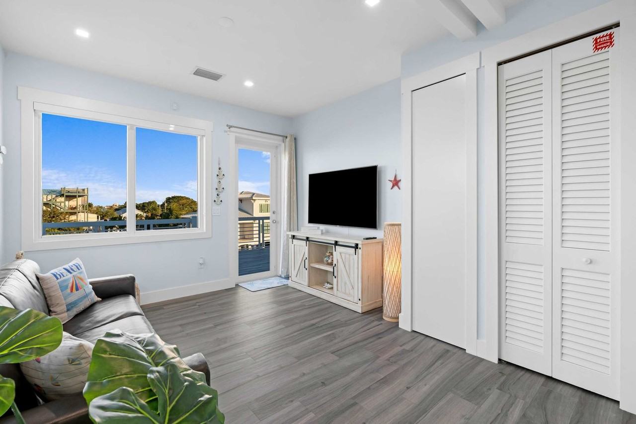 811 811 104th Street #1325586P - Photo 5 of 50