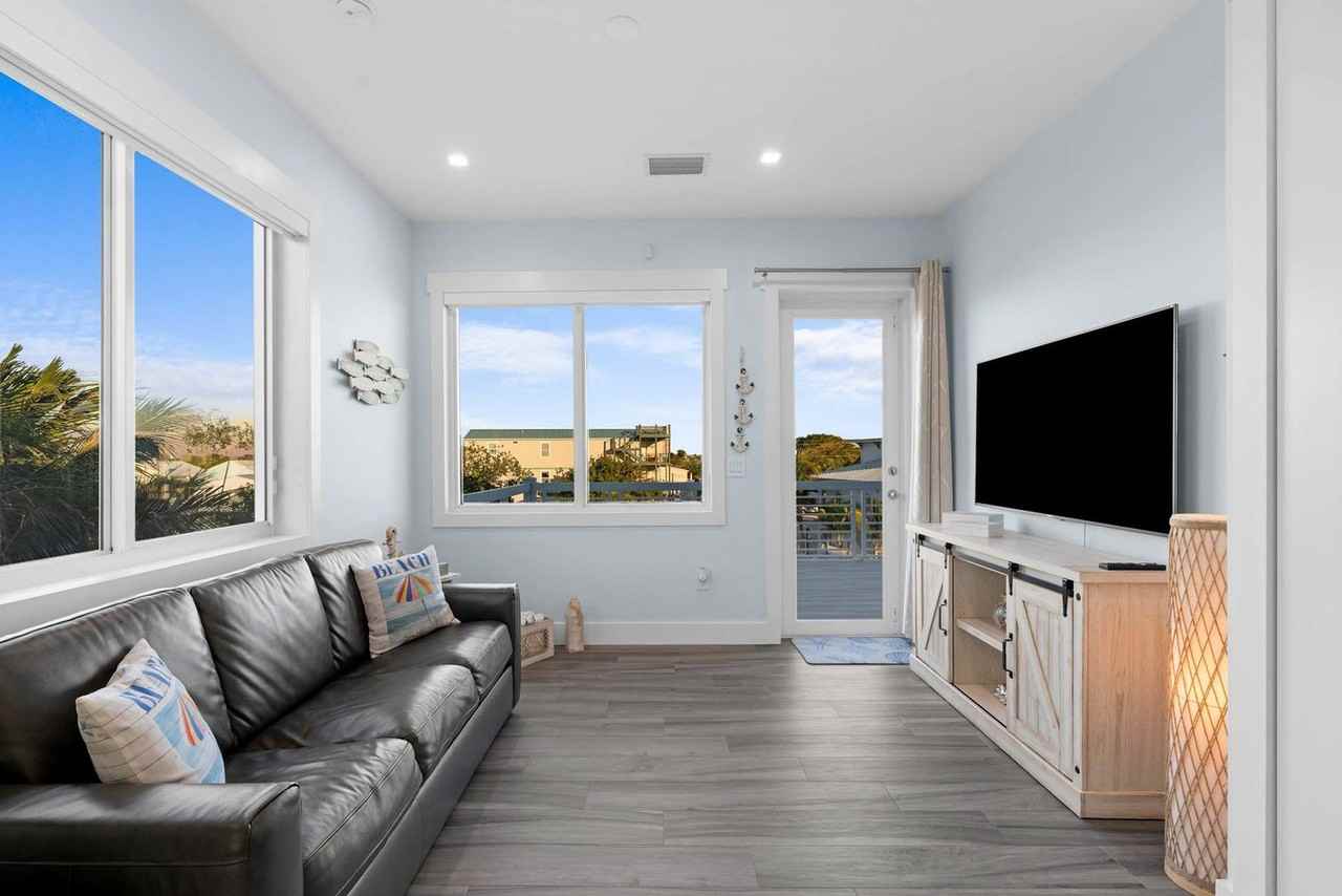 811 811 104th Street #1325586P - Photo 6 of 50