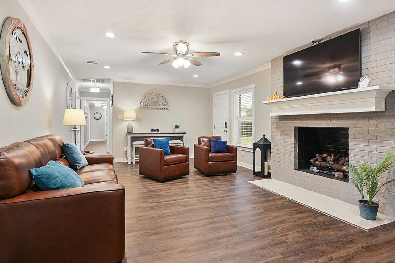 1802 Carter Creek Pkwy #1328069P - Photo 4 of 26