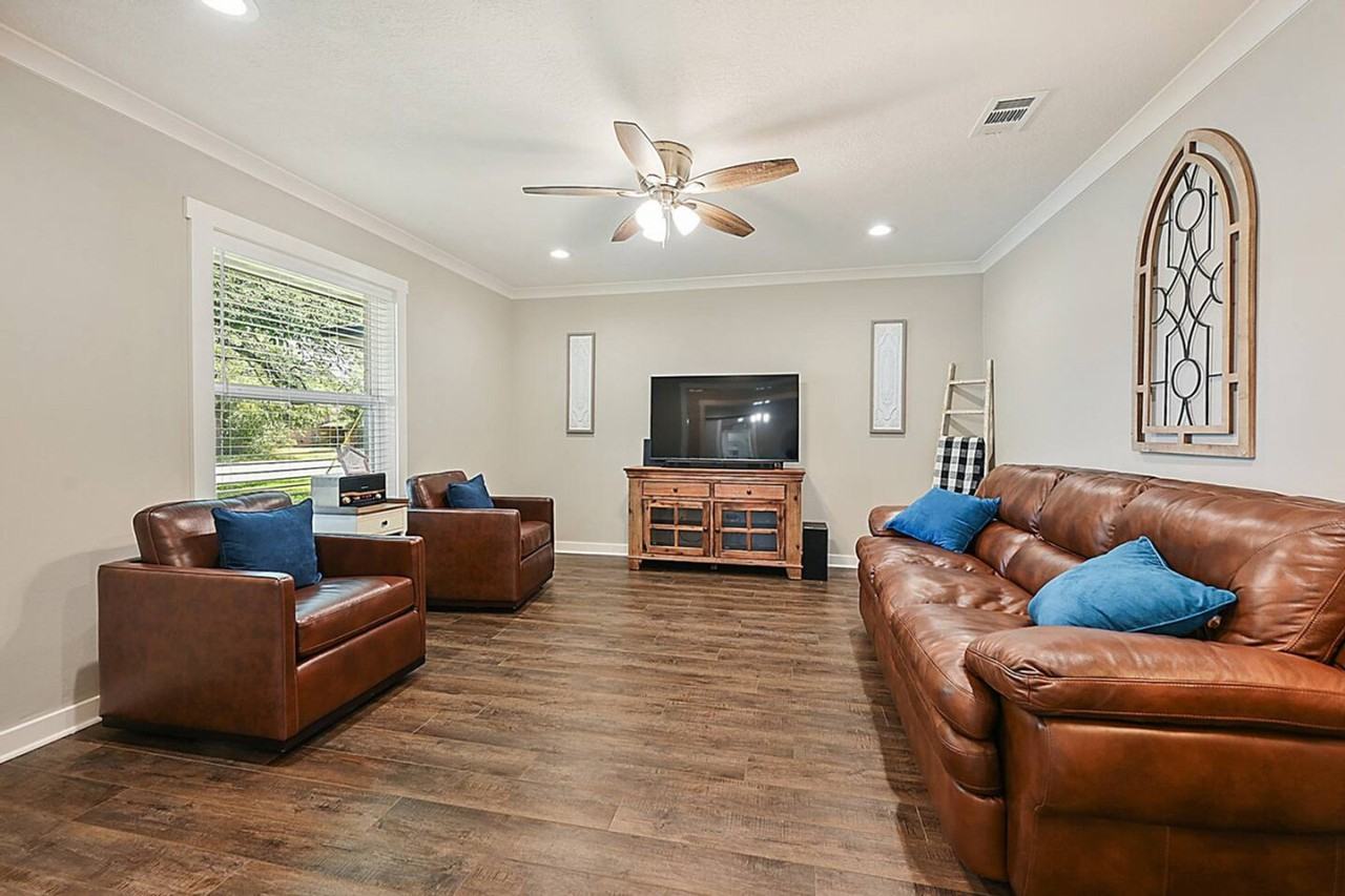 1802 Carter Creek Pkwy #1328069P - Photo 5 of 26