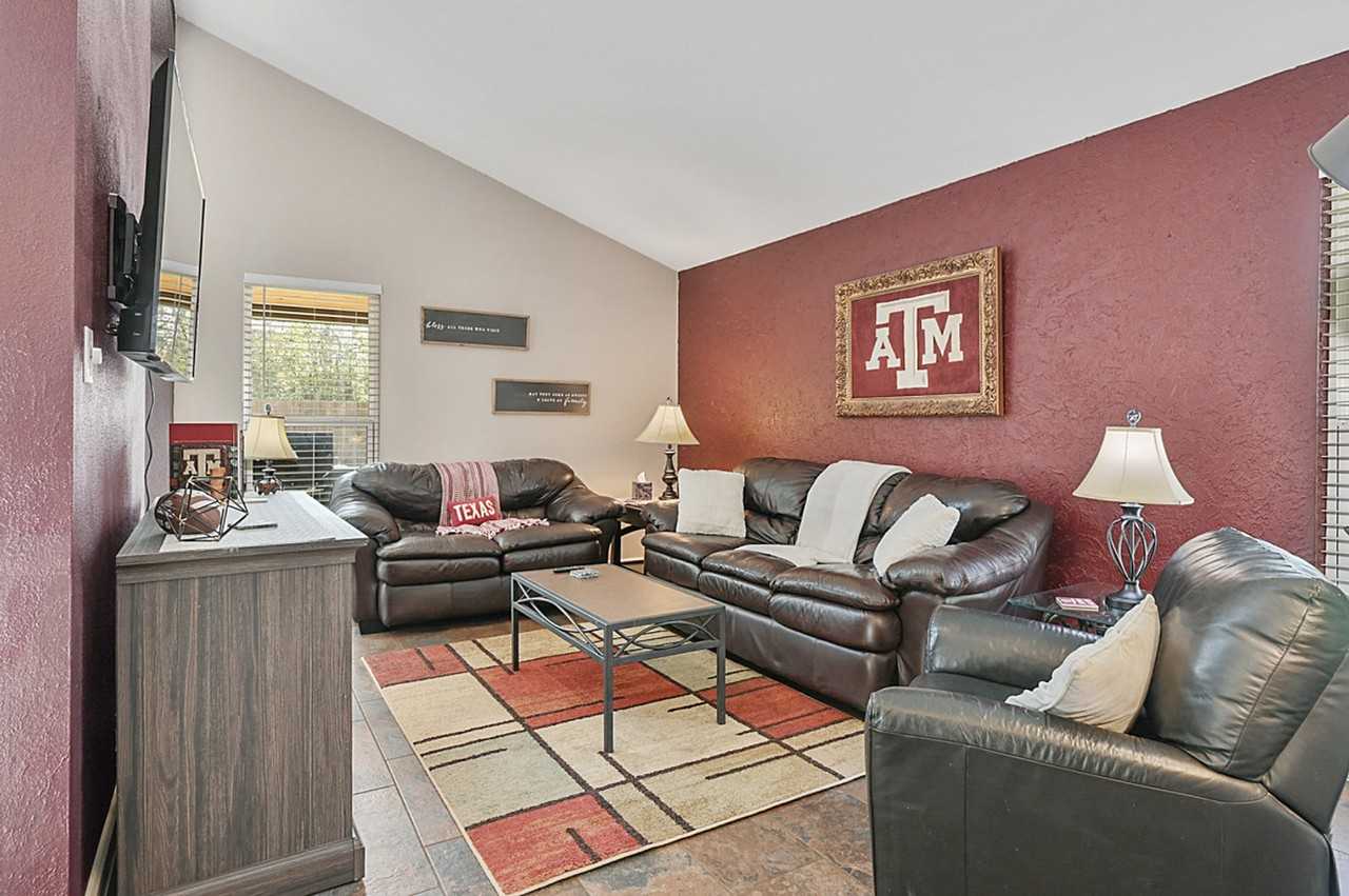 1409 Clement Ct #1328074P - Photo 4 of 32