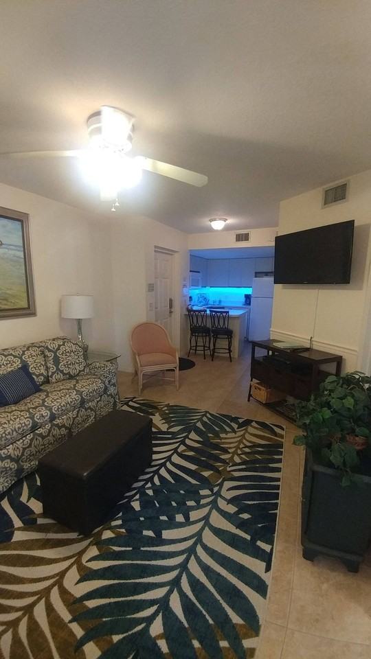 8600 Ridgewood Avenue - Photo 4 of 26