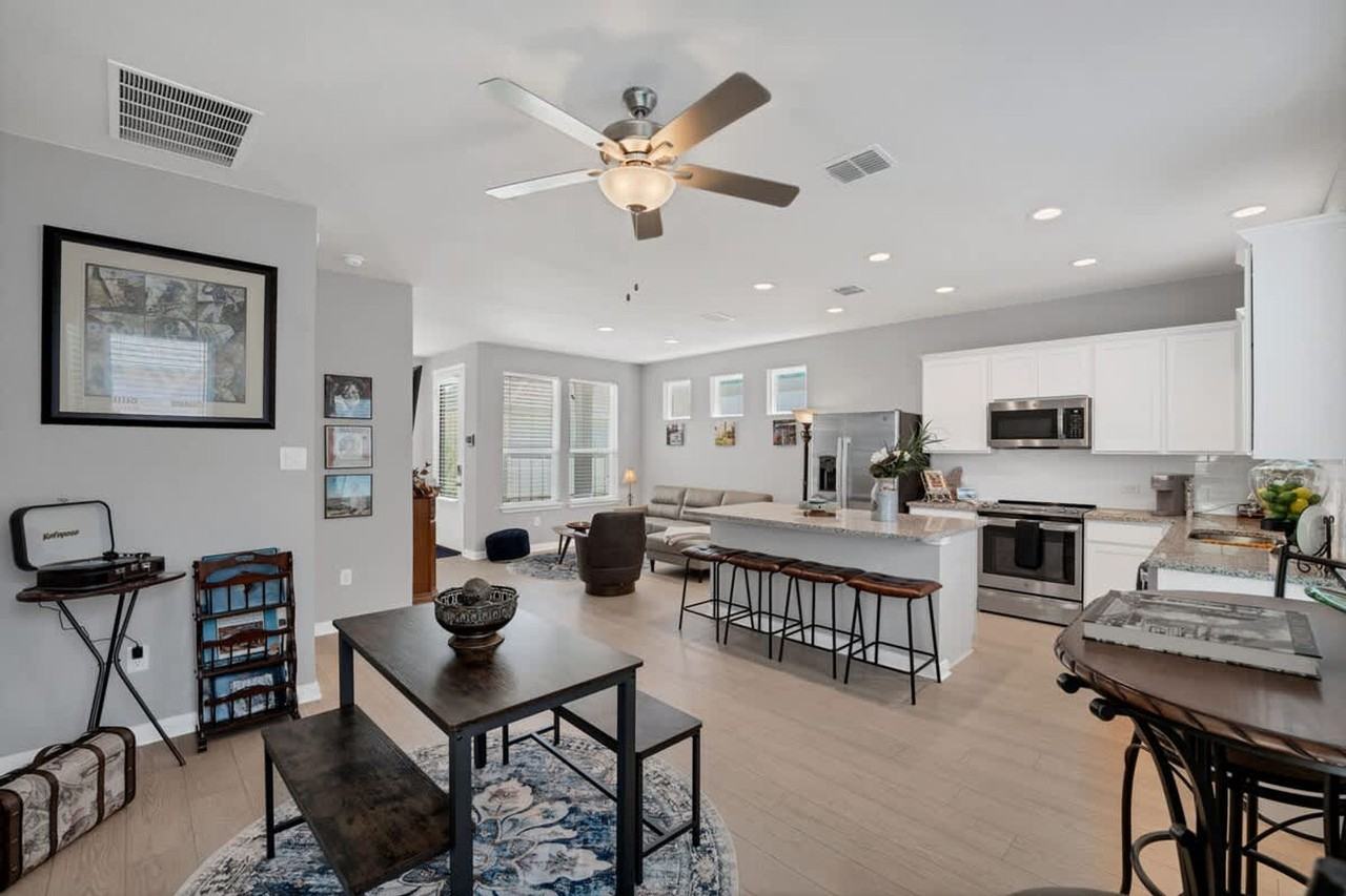 2147 Hofstaat #1351223P - Photo 4 of 16