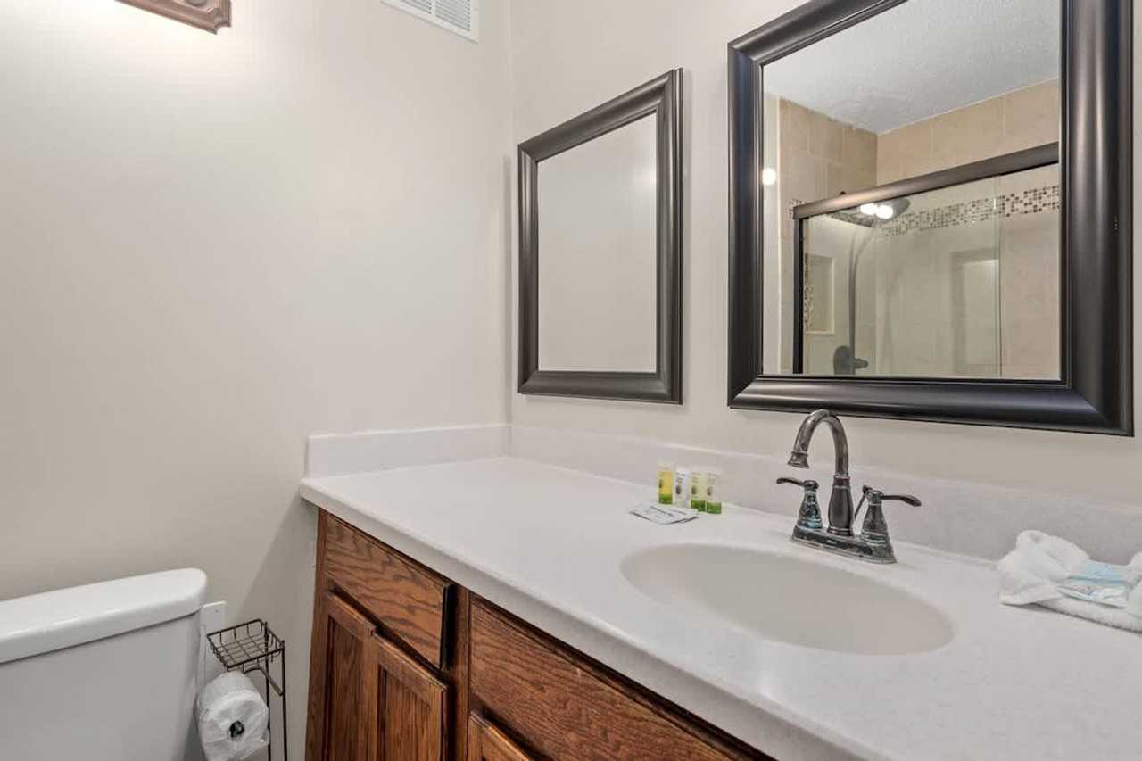 8817 S Thomas Dr #1354907P - Photo 4 of 41