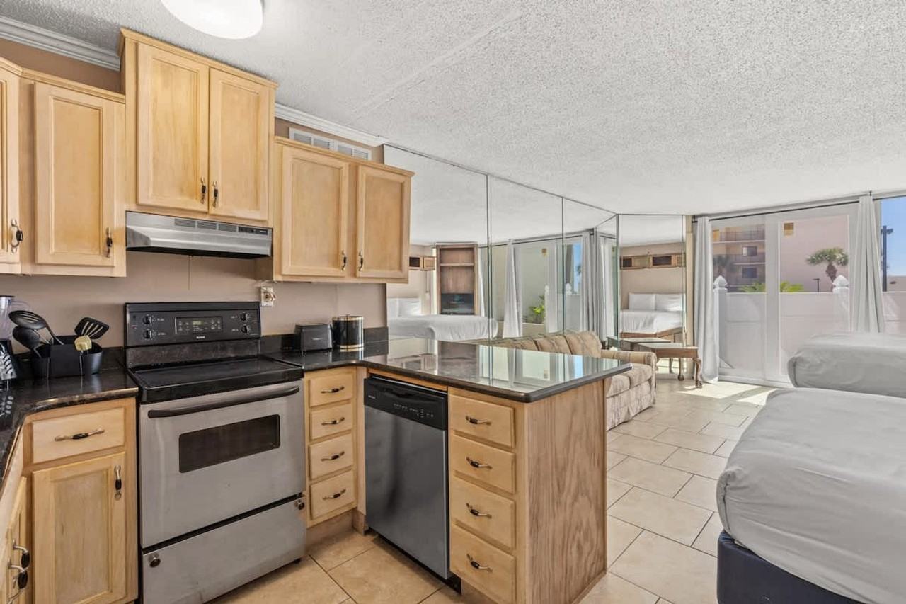 8817 S Thomas Dr #1354907P - Photo 5 of 41