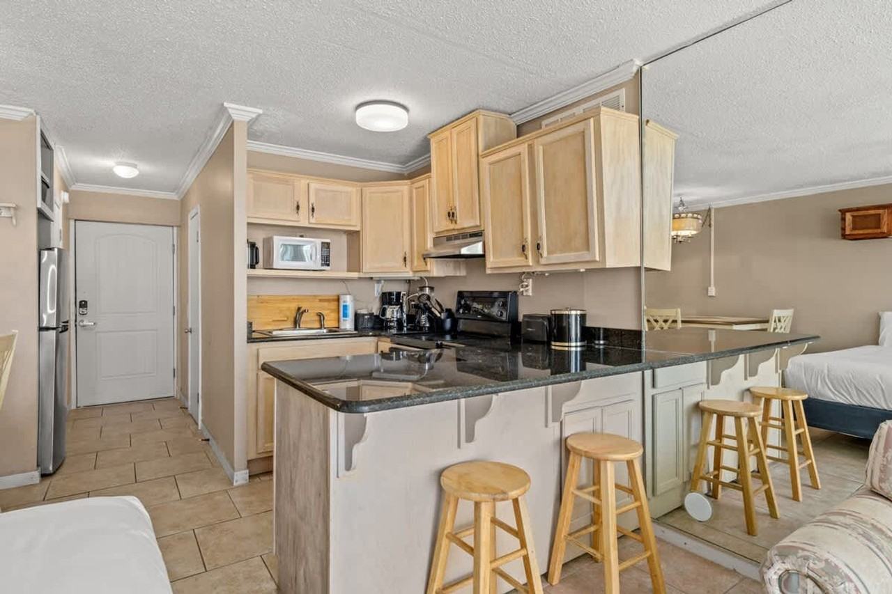 8817 S Thomas Dr #1354907P - Photo 7 of 41