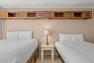 8817 S Thomas Dr - Photo 1 of 1