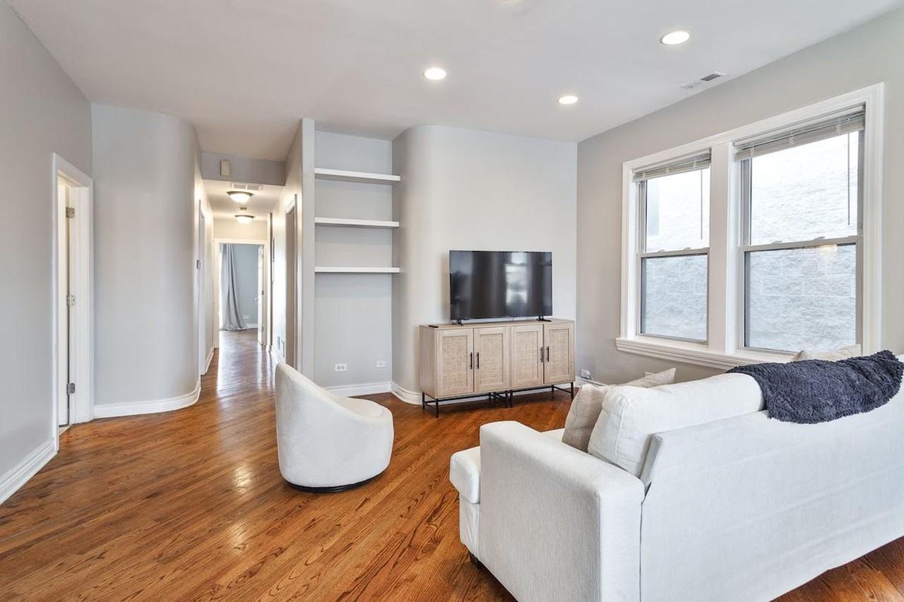 2214 W Barry Ave #1359762P - Photo 5 of 21