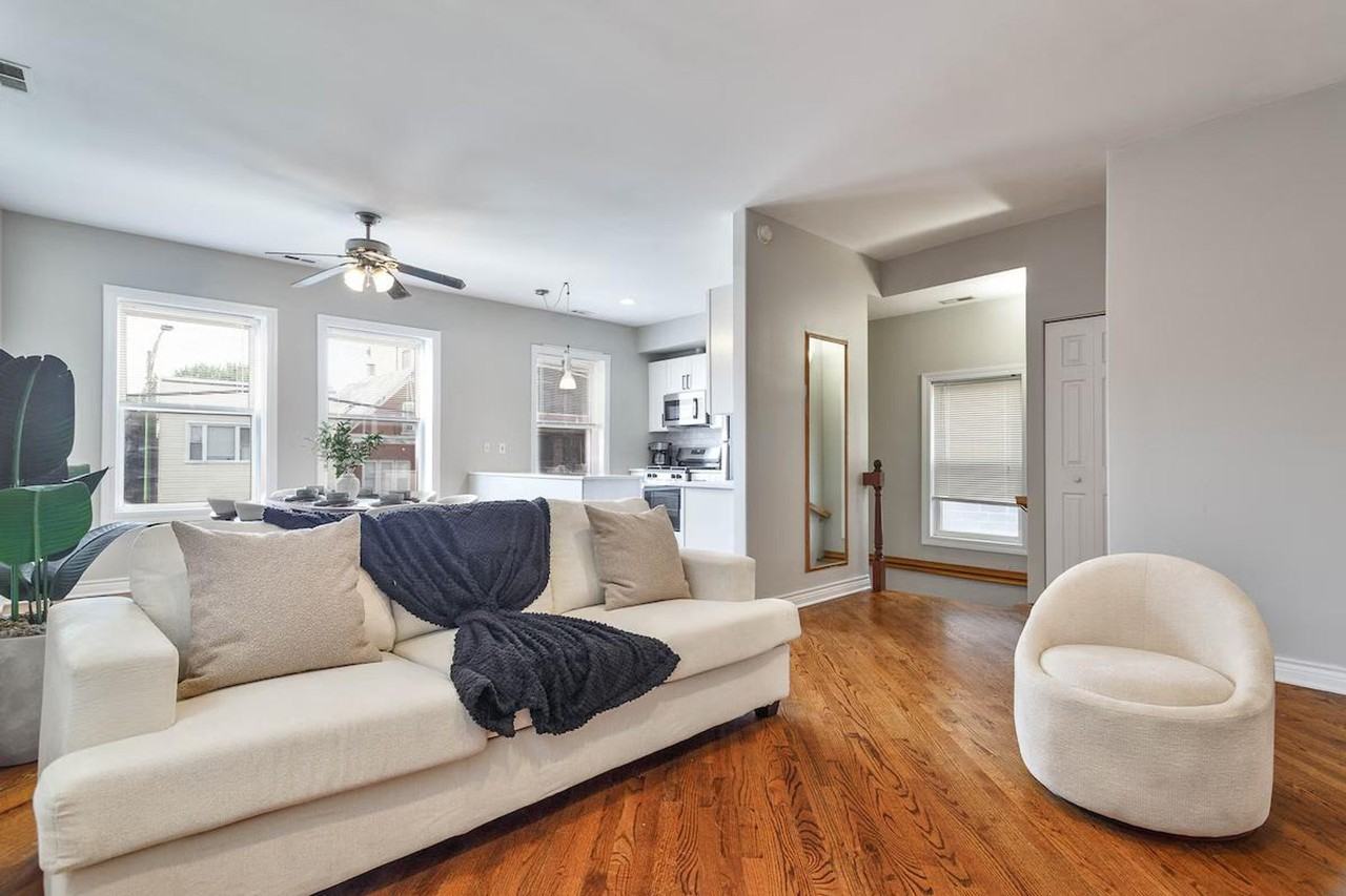 2214 W Barry Ave #1359762P - Photo 6 of 21