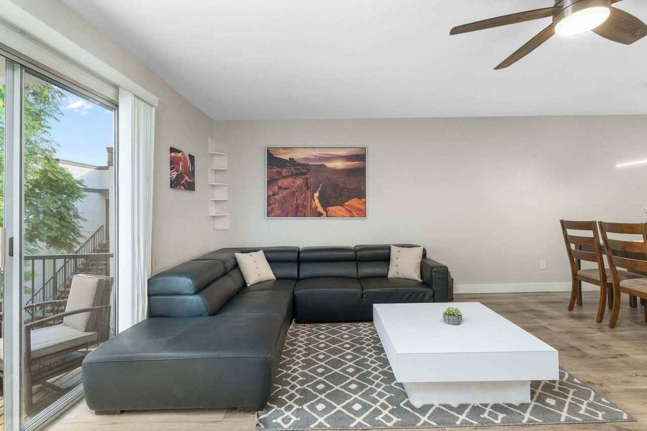 740 W Elm St #1363347P - Photo 4 of 28