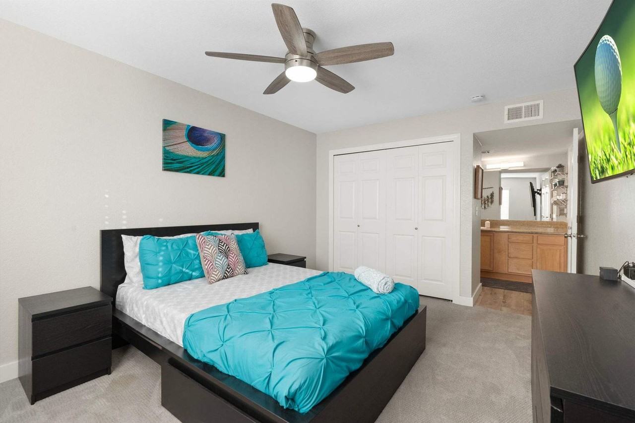 740 W Elm St #1363347P - Photo 6 of 28