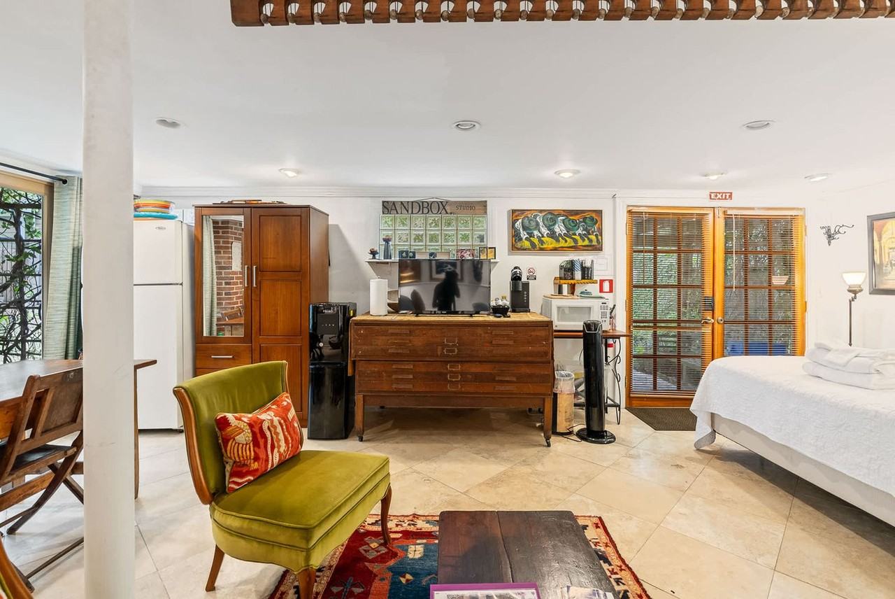 1023 Crawford St #1225518P - Photo 5 of 37