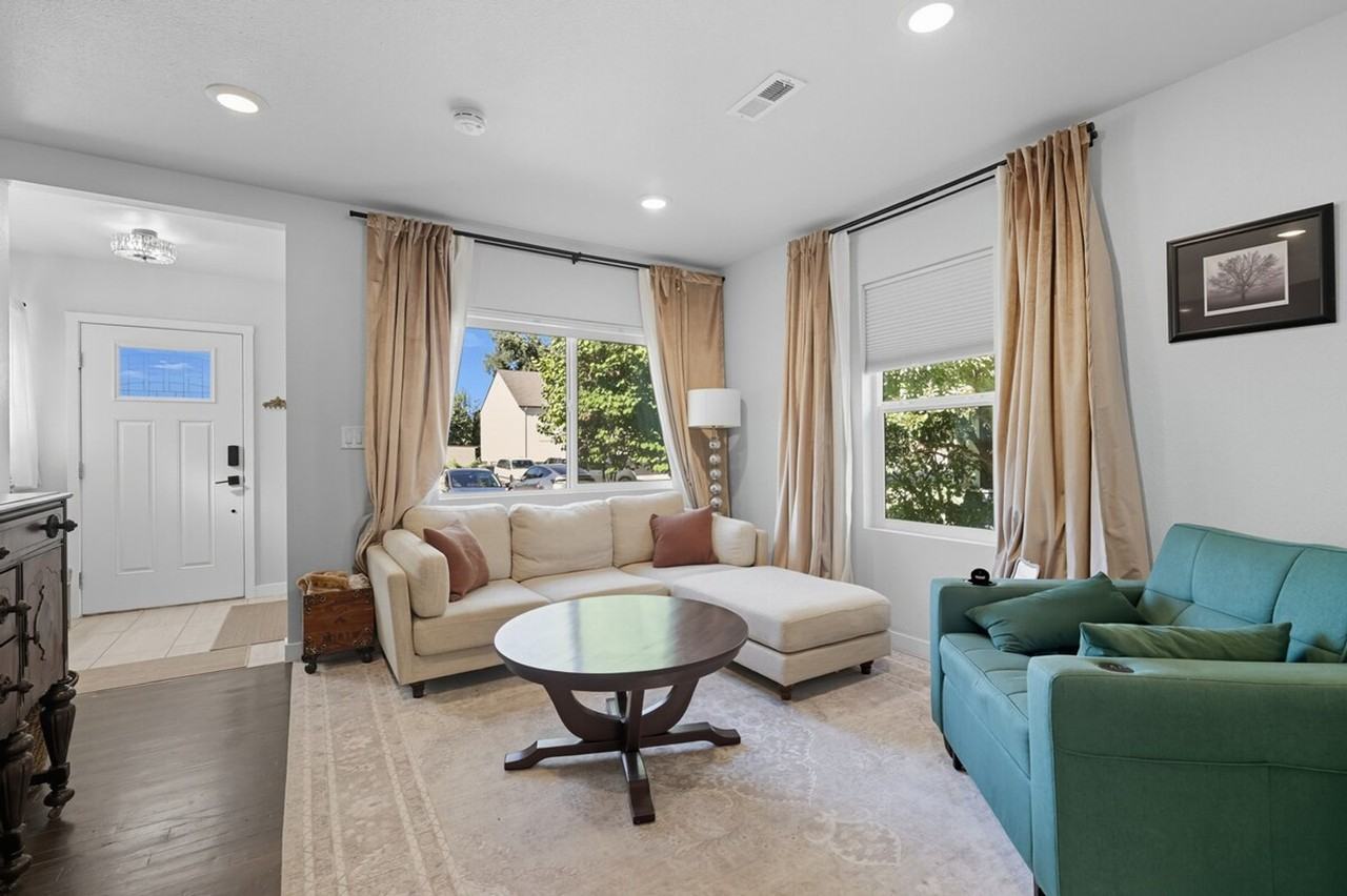 1123 Prosser Ave #1324036P - Photo 2 of 44