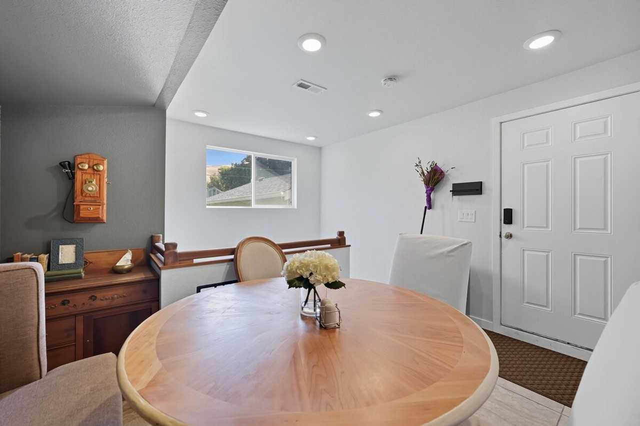 1123 Prosser Ave #1324036P - Photo 5 of 44