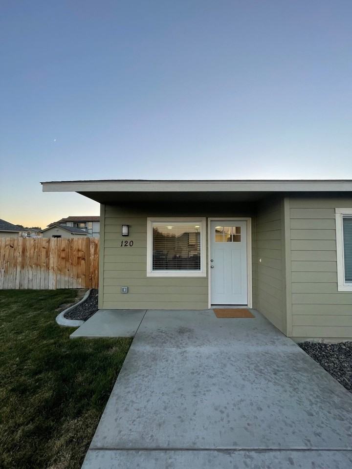 601 S Kent St #1324044P - Photo 2 of 26