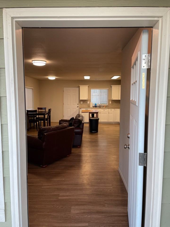 601 S Kent St #1324044P - Photo 3 of 26