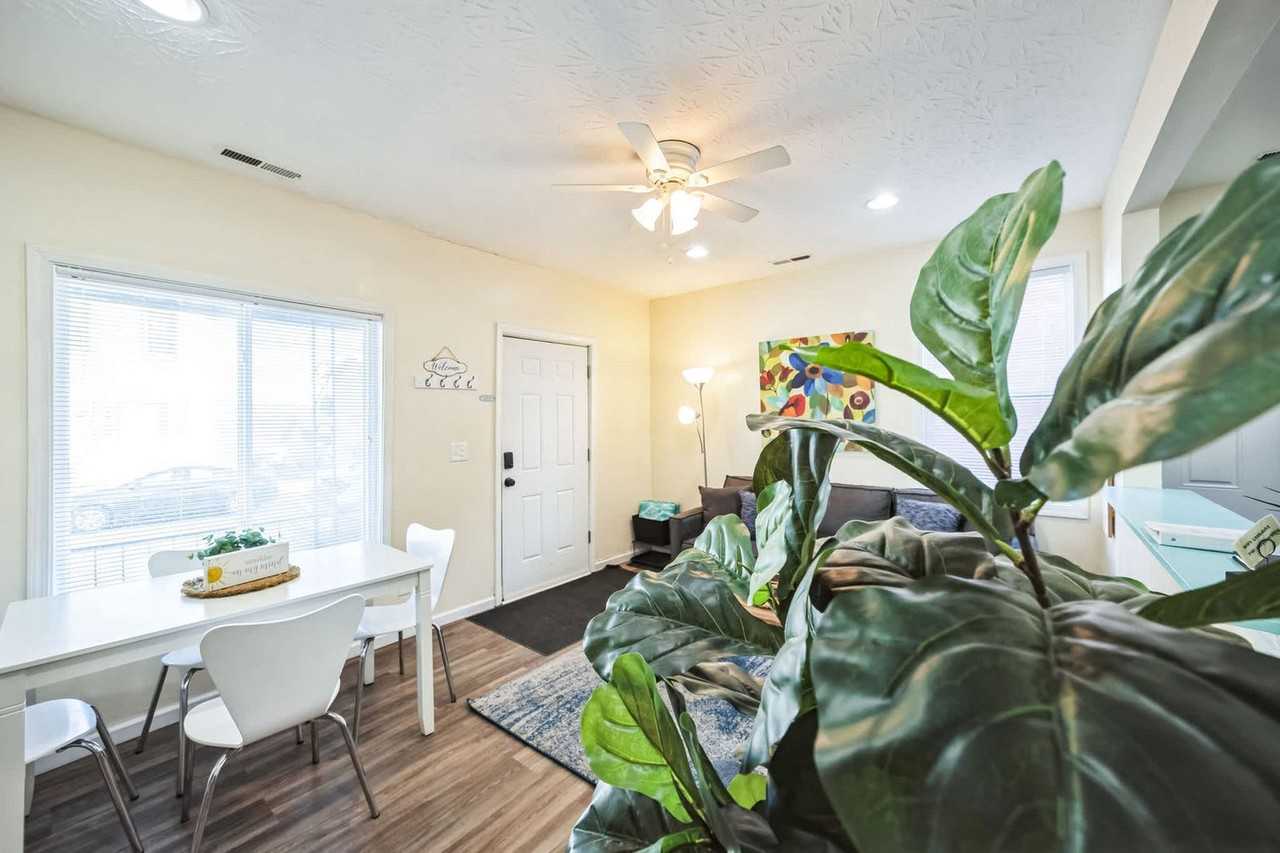 105 Ash St #1364141P - Photo 3 of 24