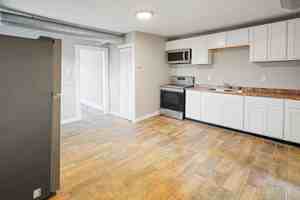 featured image of 37 School St