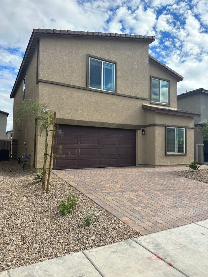 7926 W Agate Ave - Photo 2 of 2